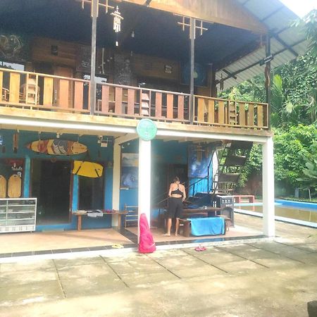 Air Manis Secret Surfcamp Apartamento Taluk Batung Exterior foto