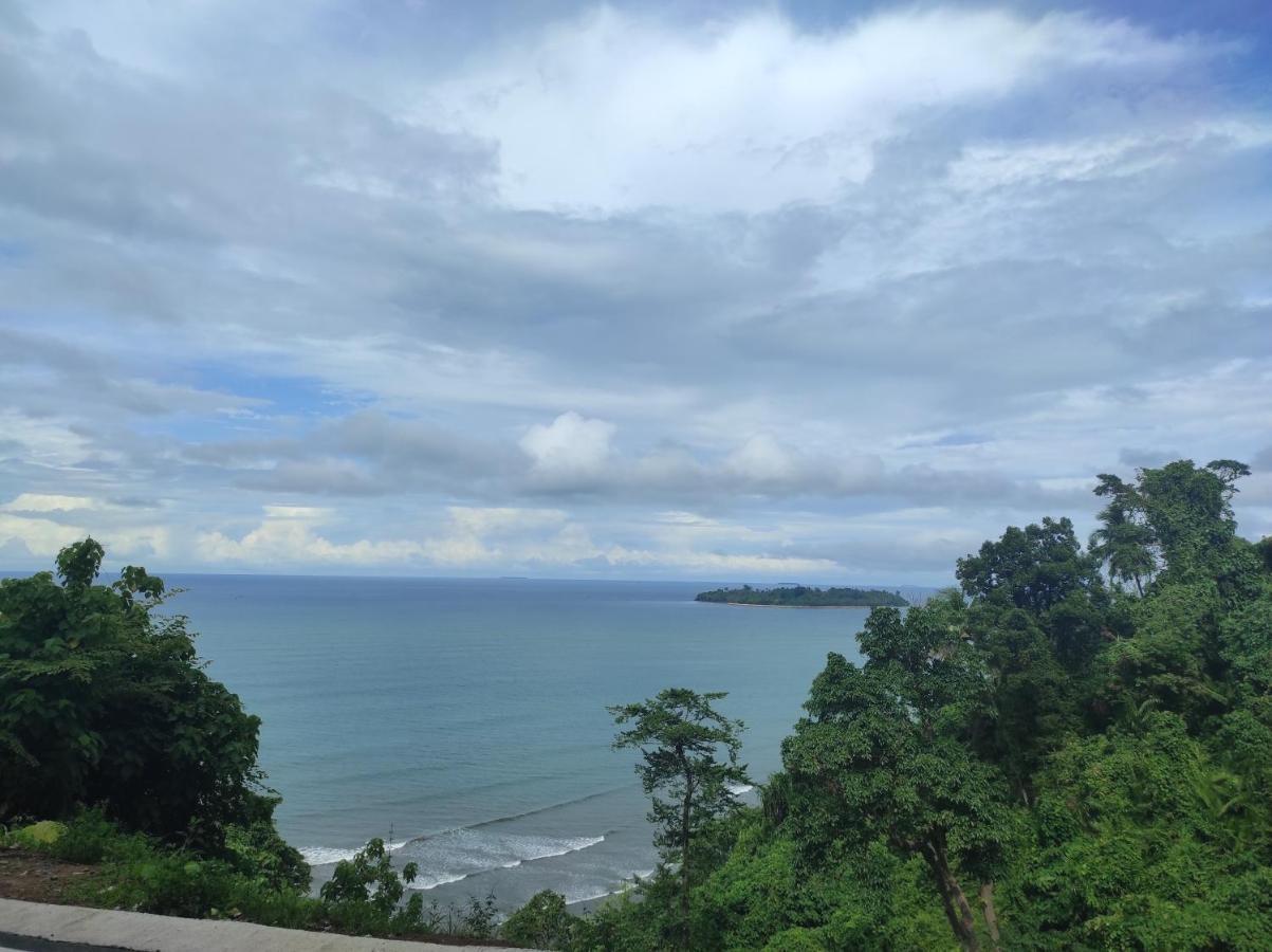 Air Manis Secret Surfcamp Apartamento Taluk Batung Exterior foto