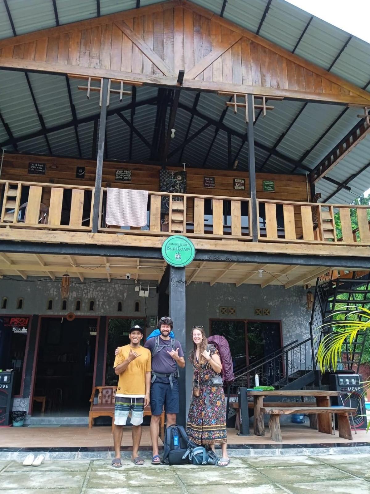 Air Manis Secret Surfcamp Apartamento Taluk Batung Exterior foto
