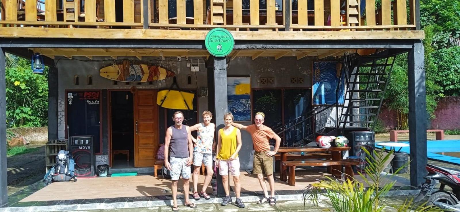 Air Manis Secret Surfcamp Apartamento Taluk Batung Exterior foto