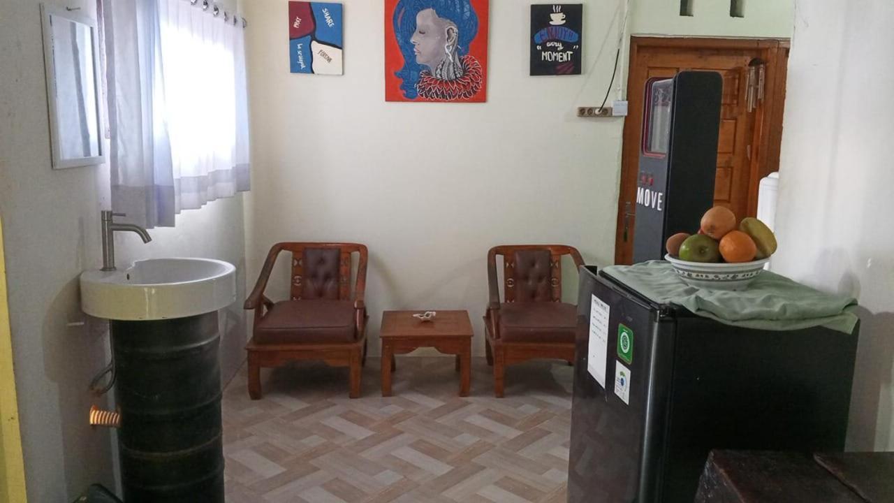 Air Manis Secret Surfcamp Apartamento Taluk Batung Exterior foto