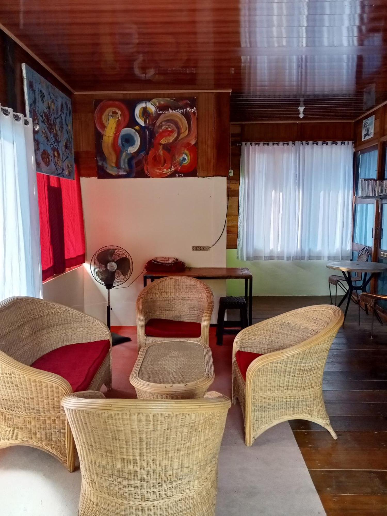 Air Manis Secret Surfcamp Apartamento Taluk Batung Exterior foto