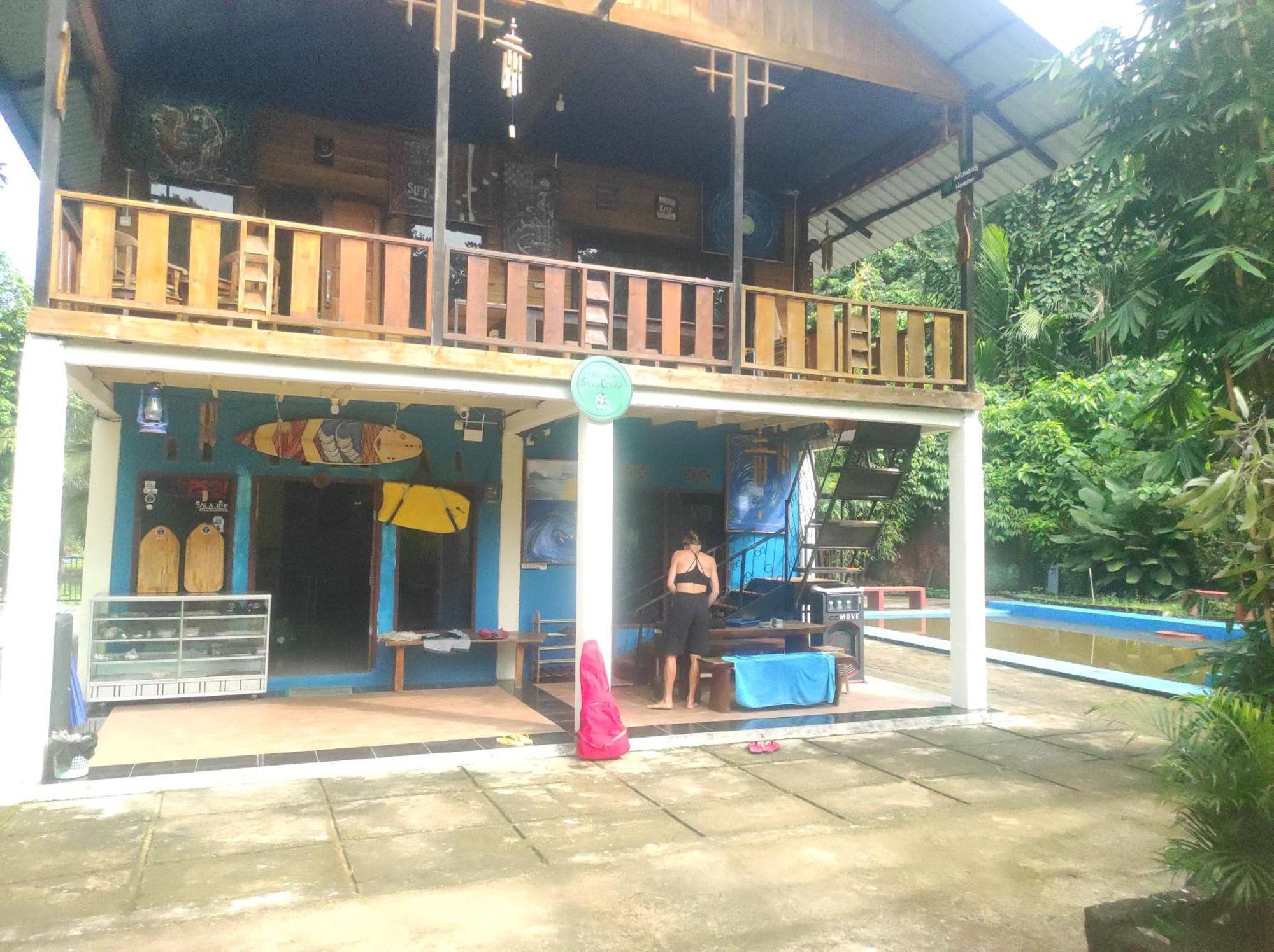Air Manis Secret Surfcamp Apartamento Taluk Batung Exterior foto