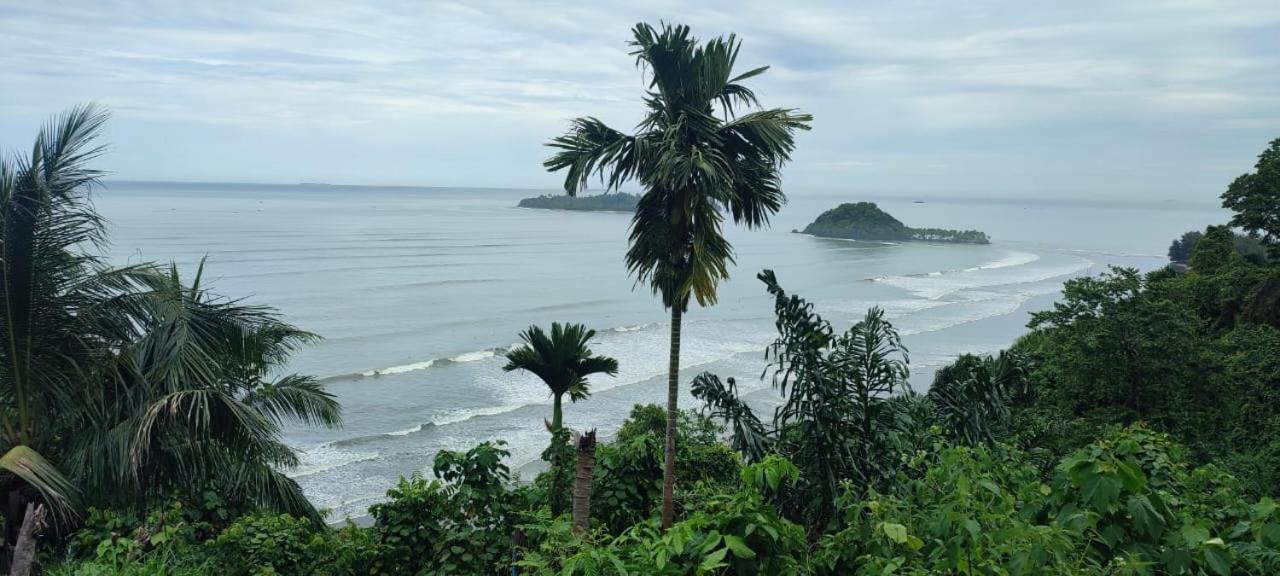 Air Manis Secret Surfcamp Apartamento Taluk Batung Exterior foto
