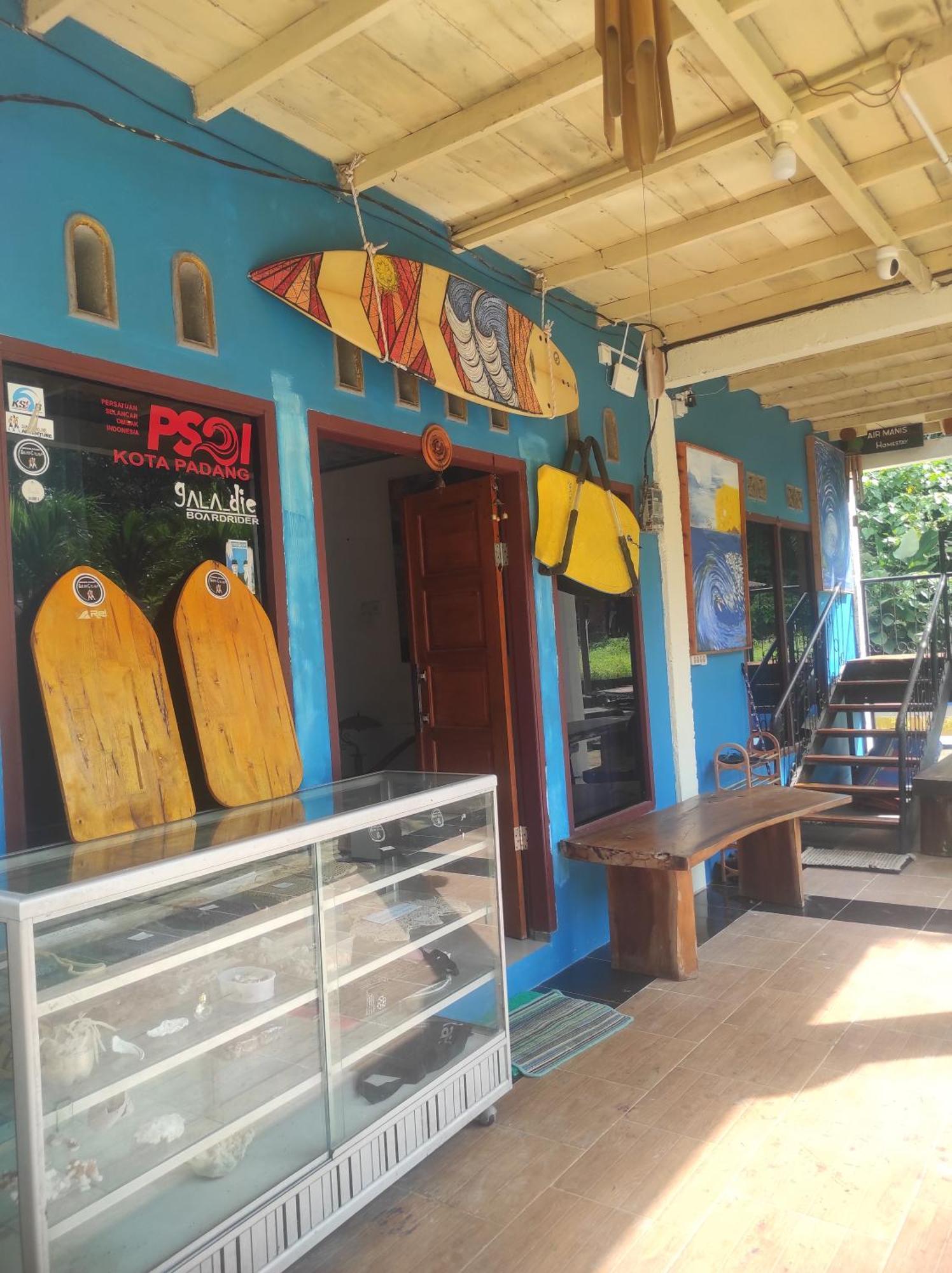 Air Manis Secret Surfcamp Apartamento Taluk Batung Exterior foto