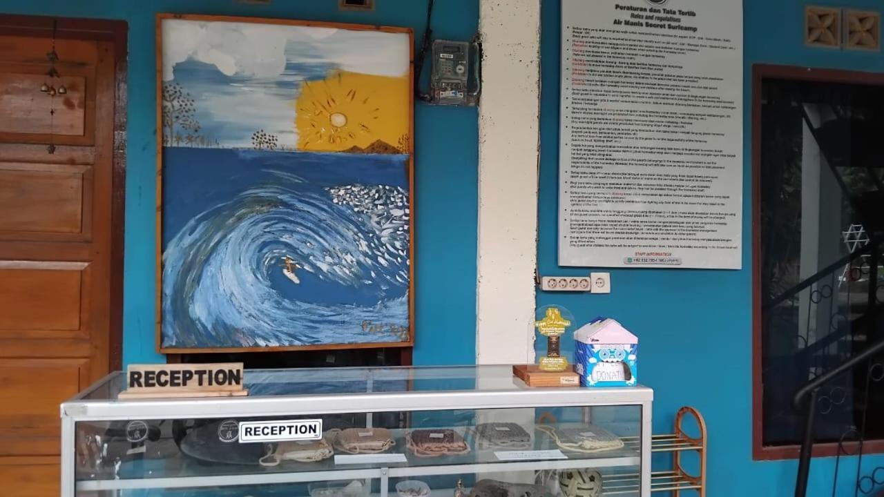 Air Manis Secret Surfcamp Apartamento Taluk Batung Exterior foto