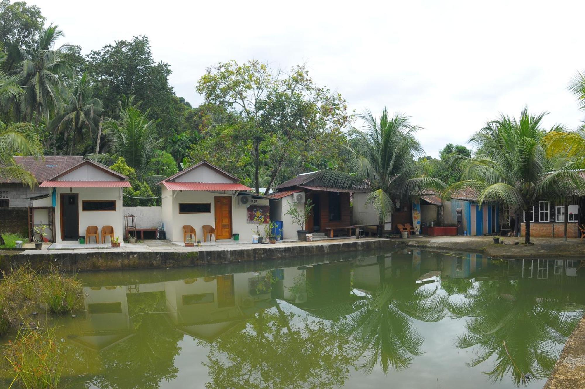 Air Manis Secret Surfcamp Apartamento Taluk Batung Exterior foto