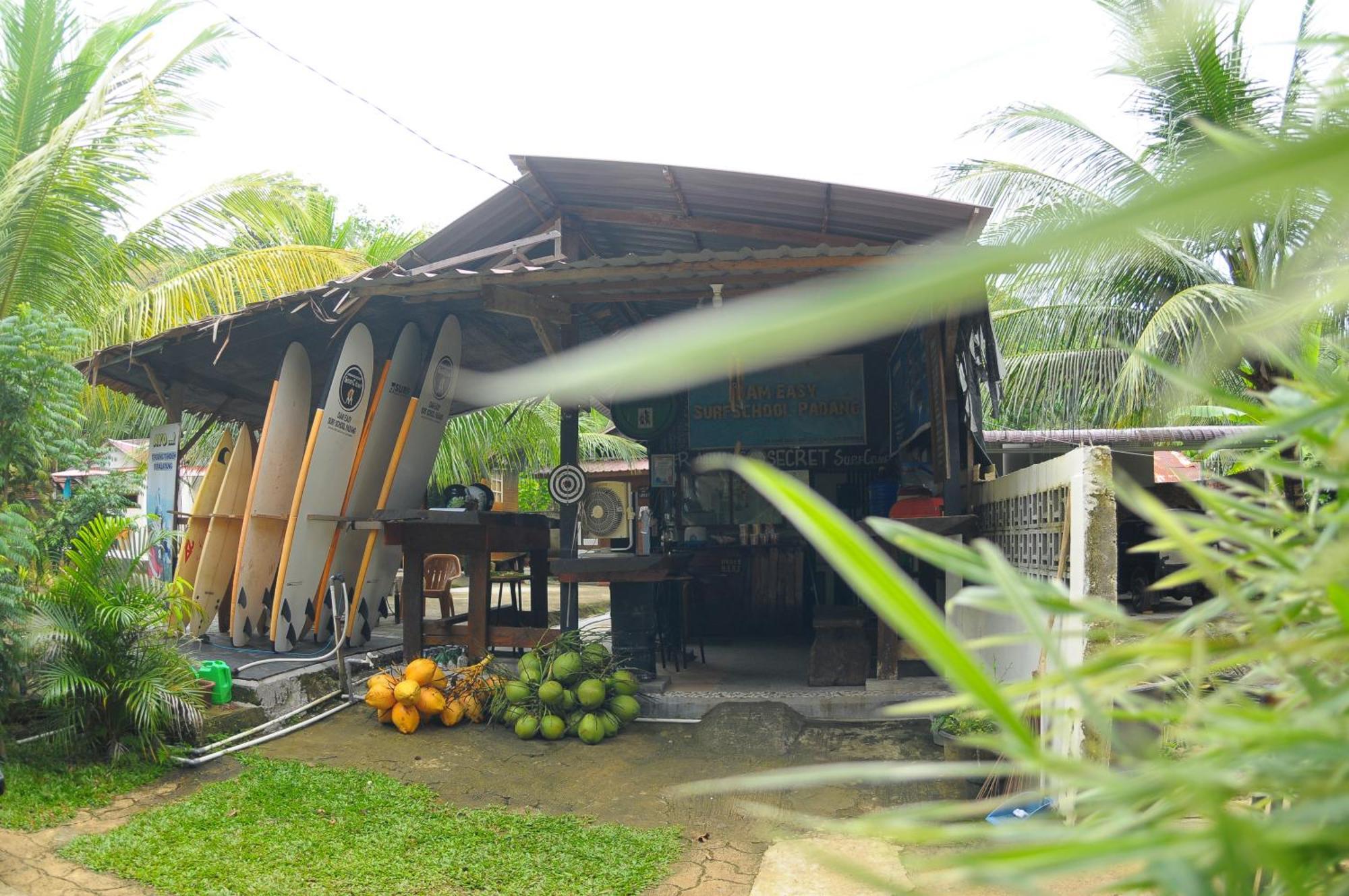 Air Manis Secret Surfcamp Apartamento Taluk Batung Exterior foto