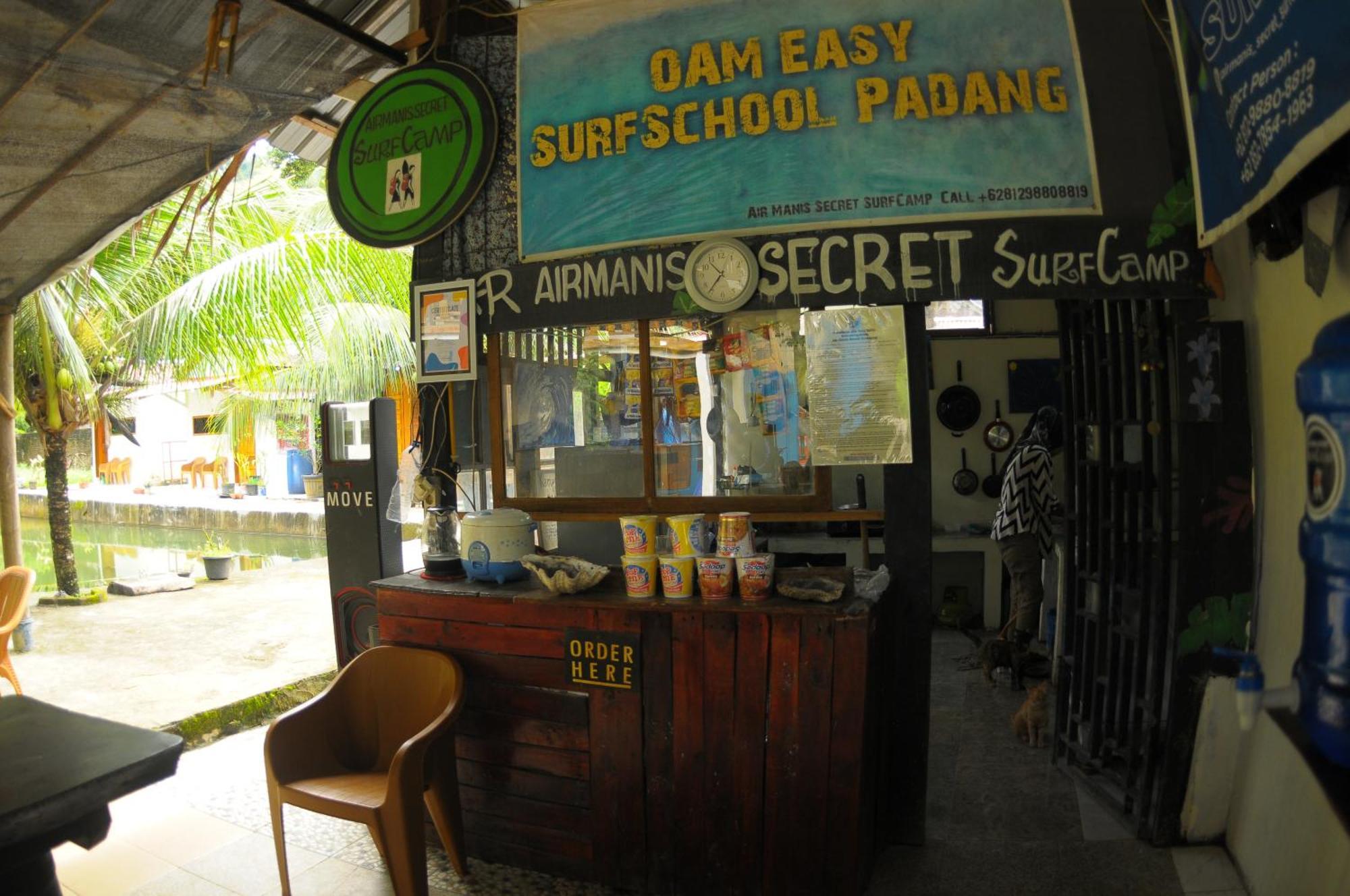 Air Manis Secret Surfcamp Apartamento Taluk Batung Exterior foto