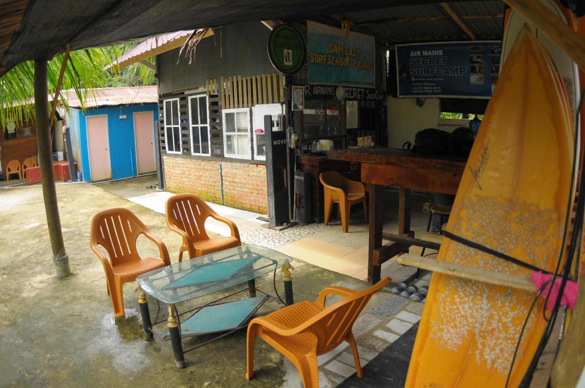 Air Manis Secret Surfcamp Apartamento Taluk Batung Exterior foto