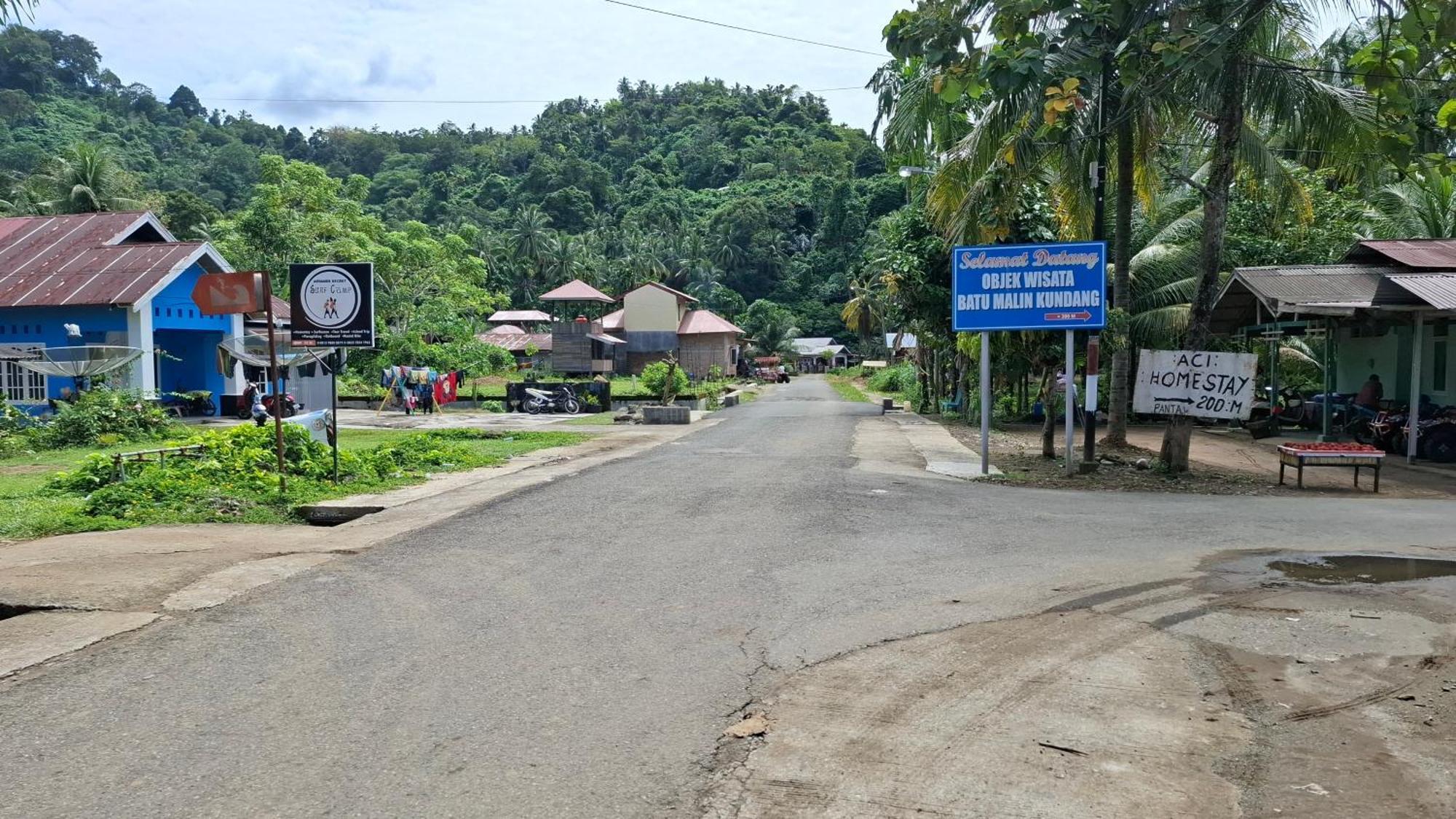 Air Manis Secret Surfcamp Apartamento Taluk Batung Exterior foto
