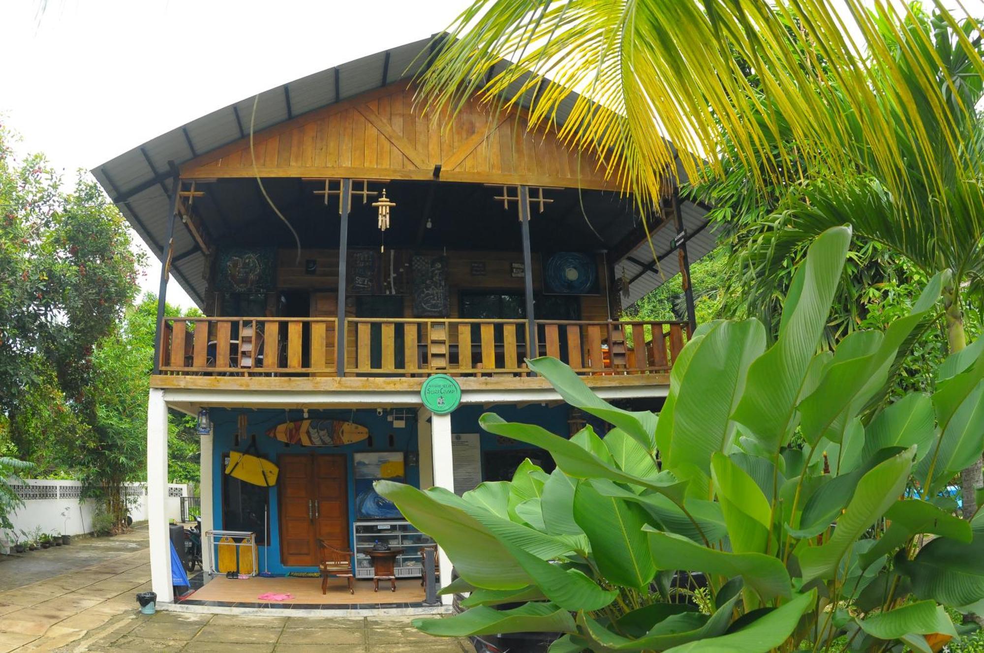 Air Manis Secret Surfcamp Apartamento Taluk Batung Exterior foto