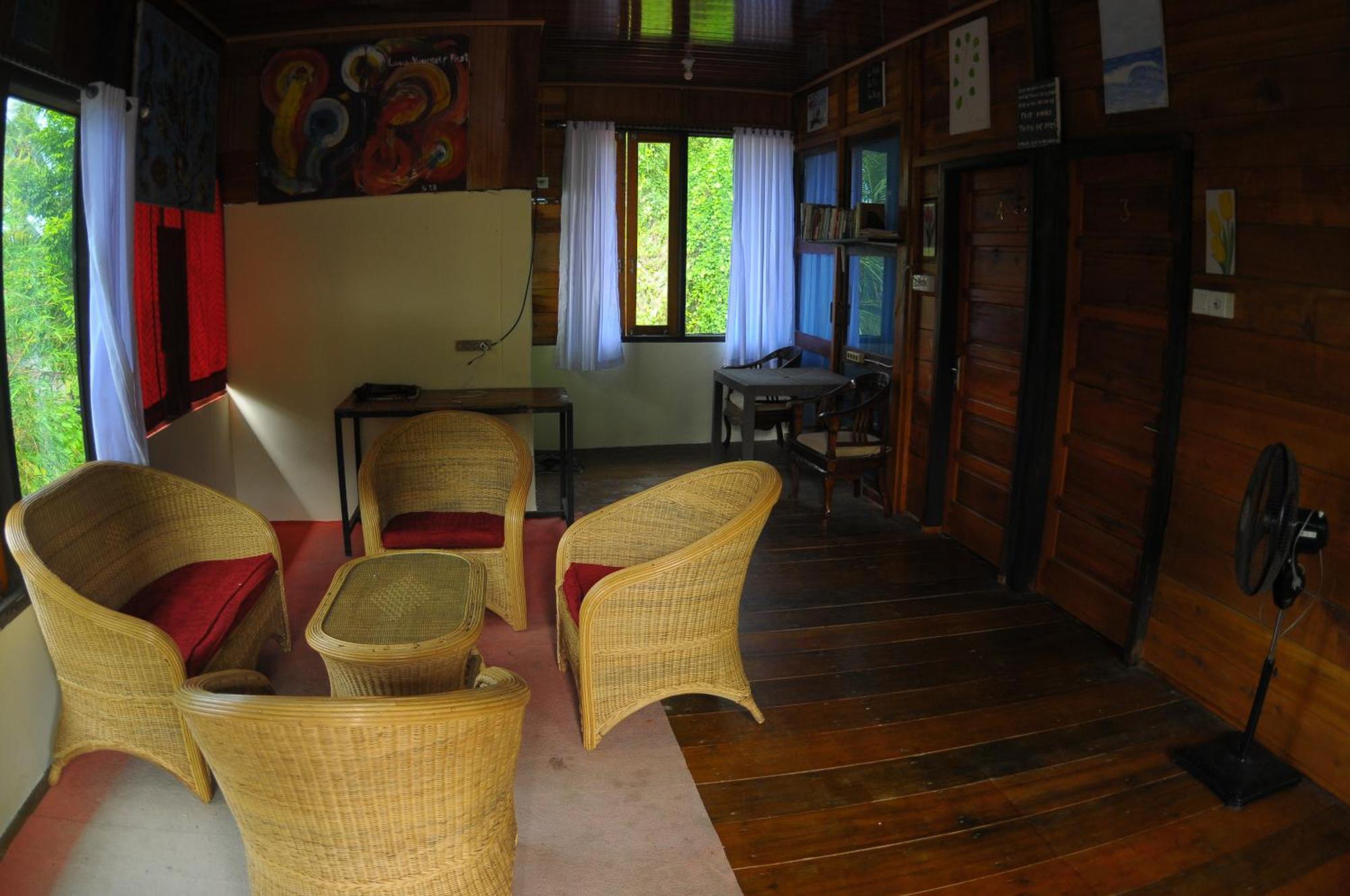 Air Manis Secret Surfcamp Apartamento Taluk Batung Exterior foto