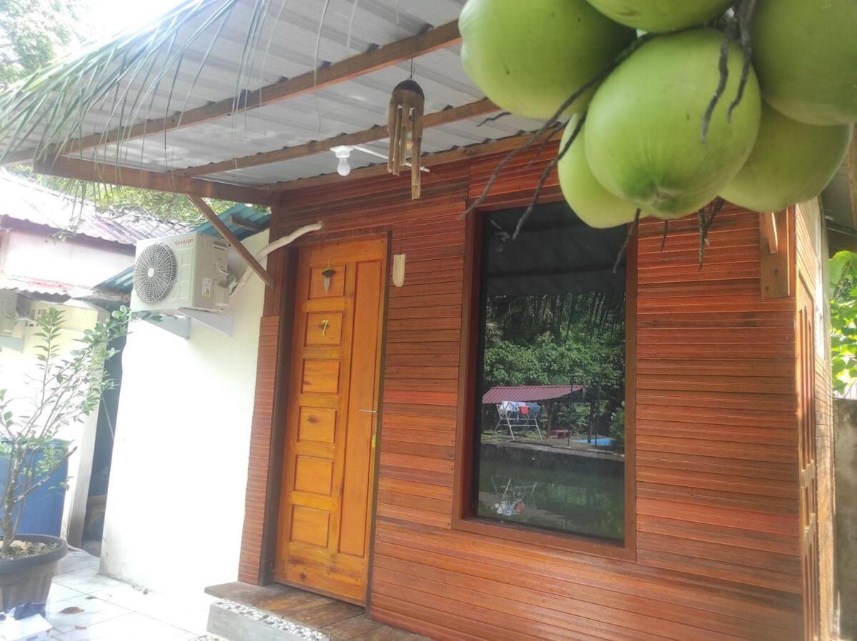 Air Manis Secret Surfcamp Apartamento Taluk Batung Exterior foto