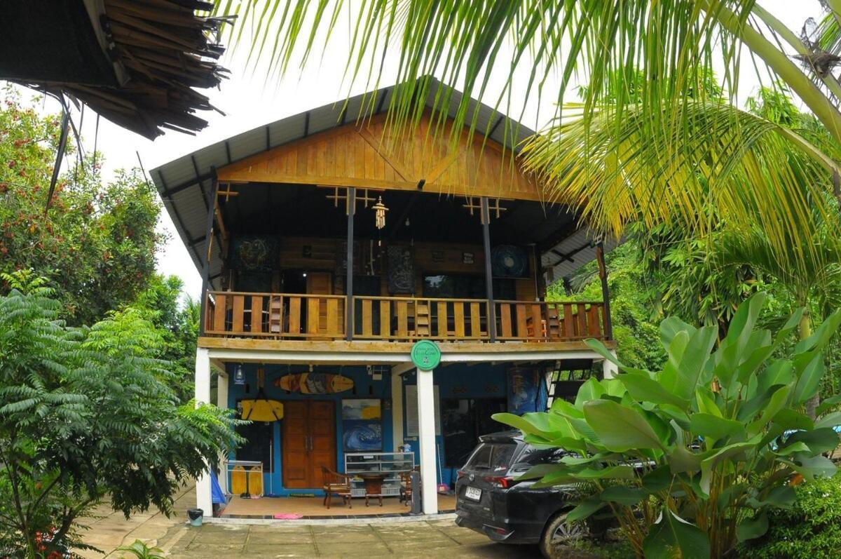 Air Manis Secret Surfcamp Apartamento Taluk Batung Exterior foto