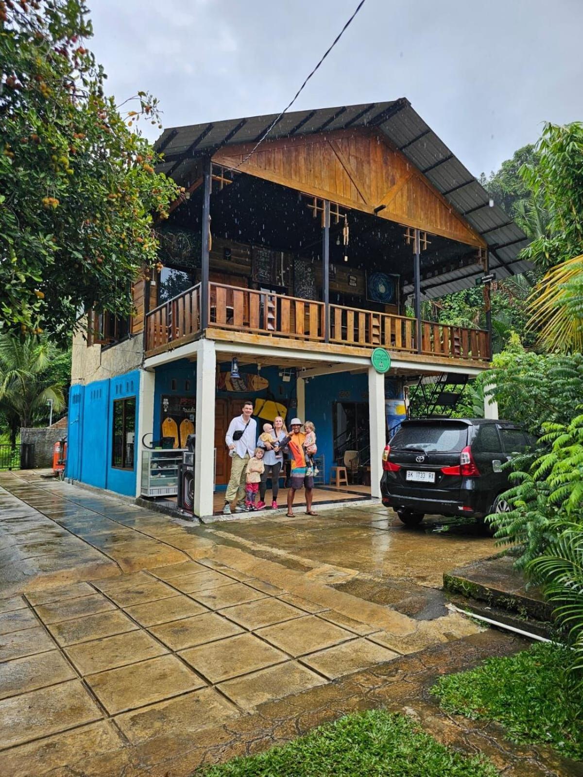 Air Manis Secret Surfcamp Apartamento Taluk Batung Exterior foto