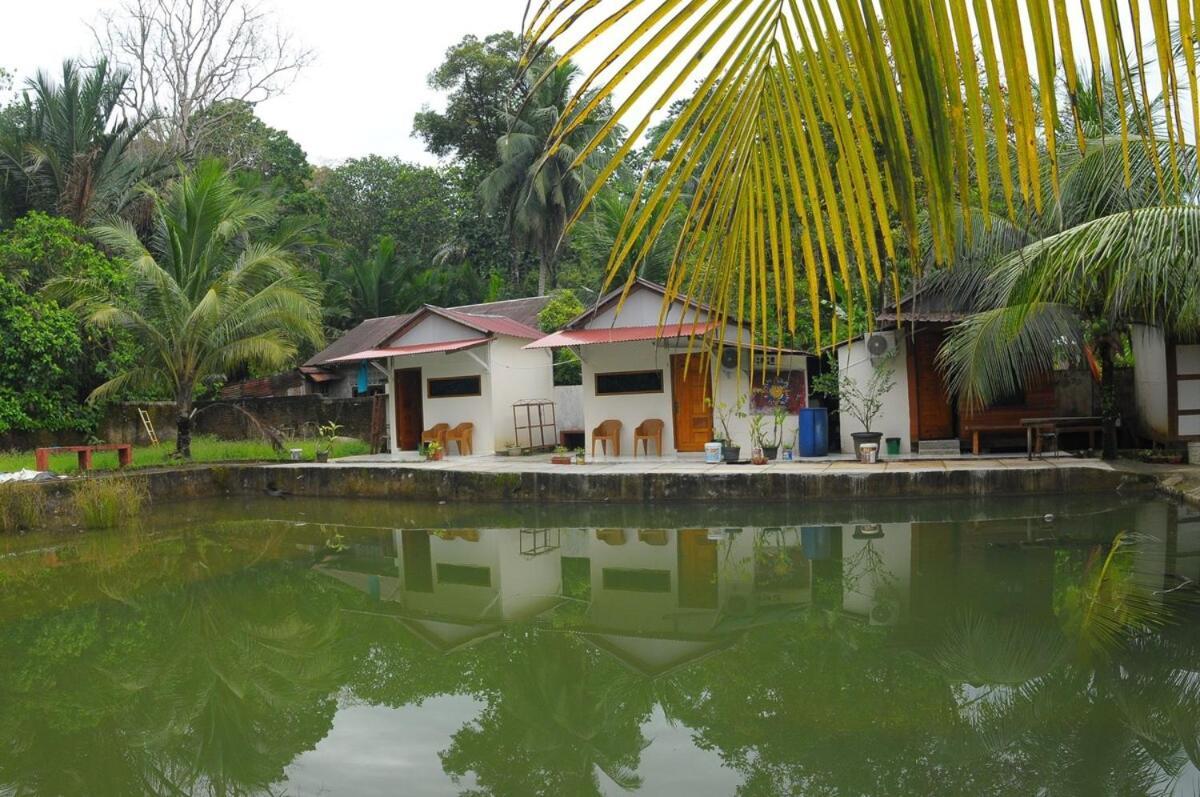 Air Manis Secret Surfcamp Apartamento Taluk Batung Exterior foto