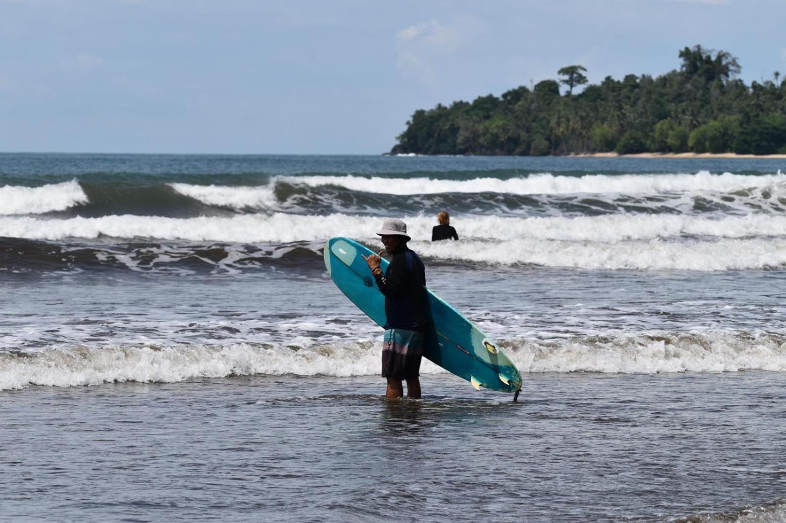 Air Manis Secret Surfcamp Apartamento Taluk Batung Exterior foto