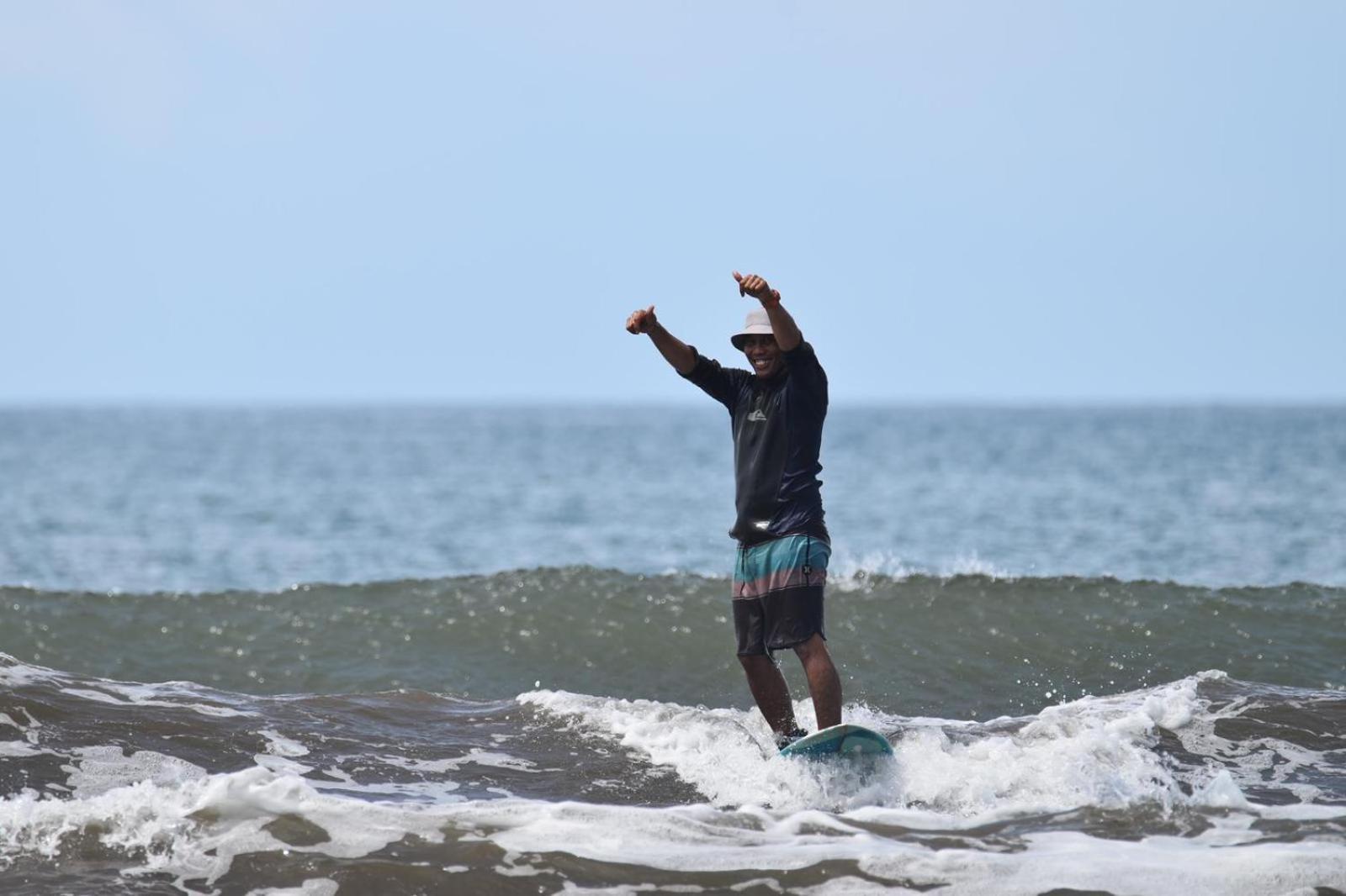Air Manis Secret Surfcamp Apartamento Taluk Batung Exterior foto