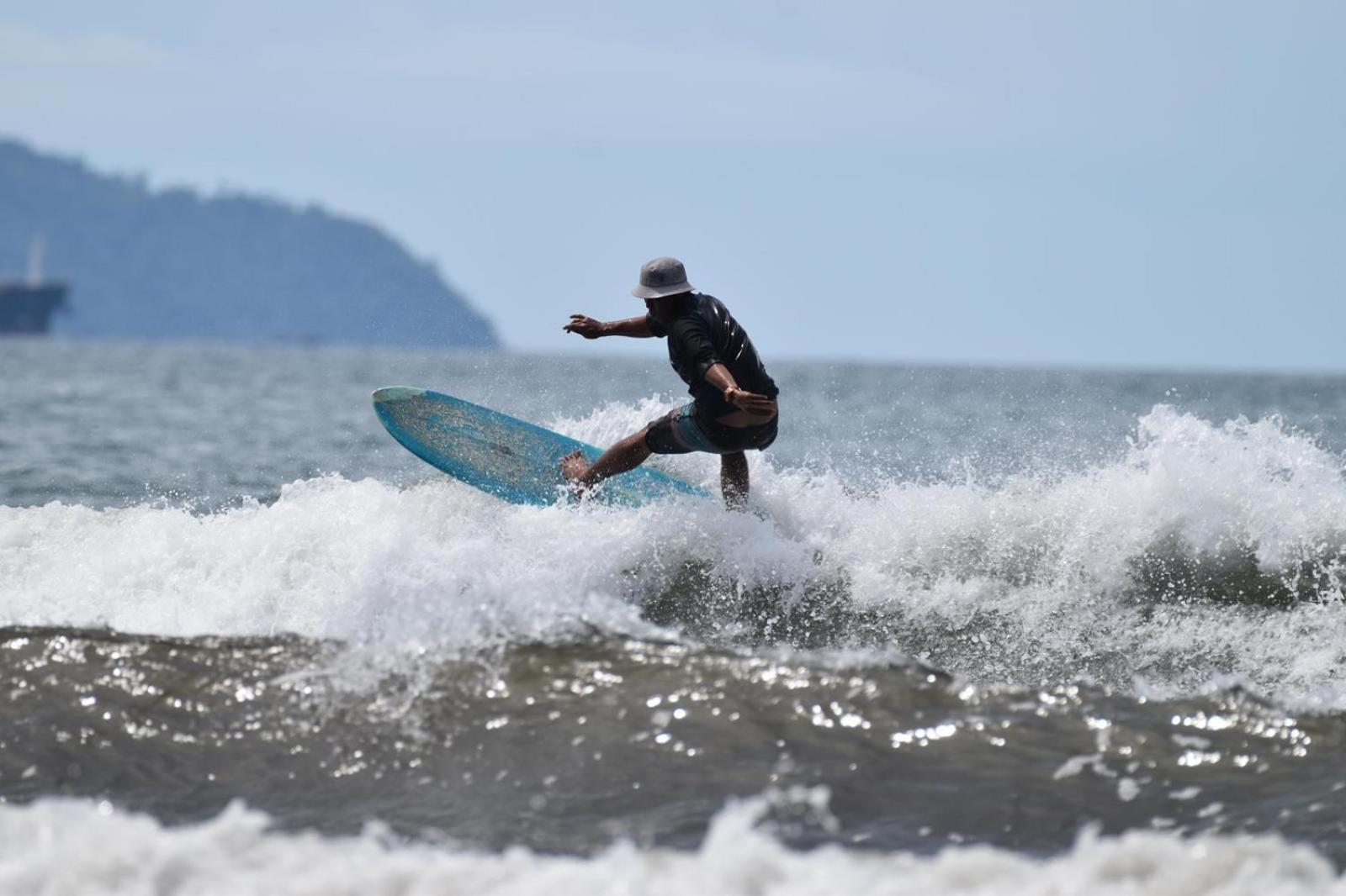 Air Manis Secret Surfcamp Apartamento Taluk Batung Exterior foto