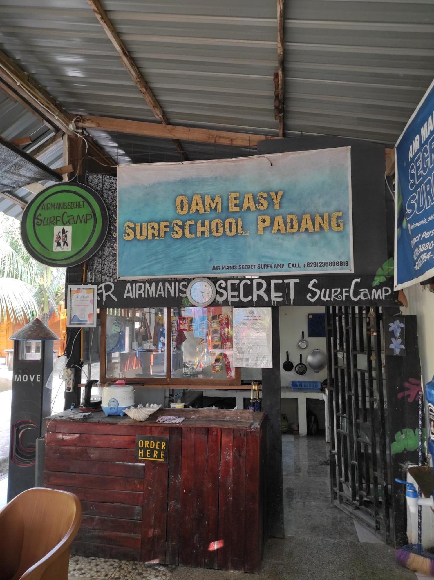Air Manis Secret Surfcamp Apartamento Taluk Batung Exterior foto
